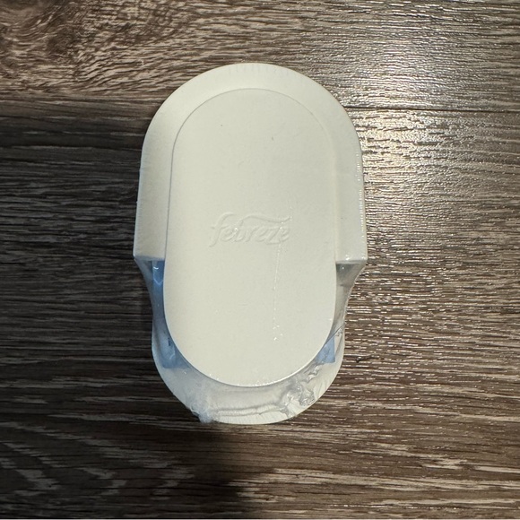 febreeze plug in - Picture 1 of 3
